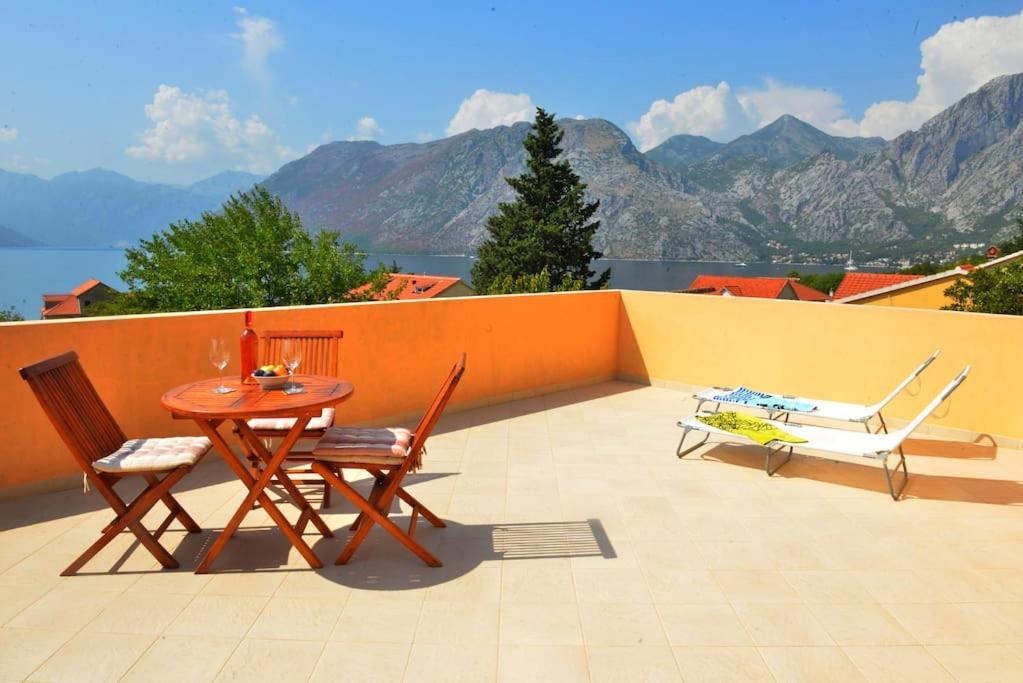 D Apartment Kotor Exterior foto